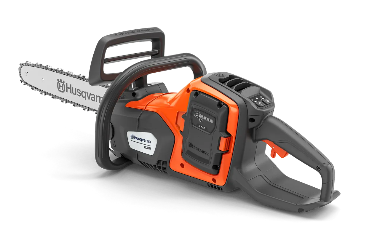 Husqvarna 230i su akumuliatoriumi ir įkrovikliu