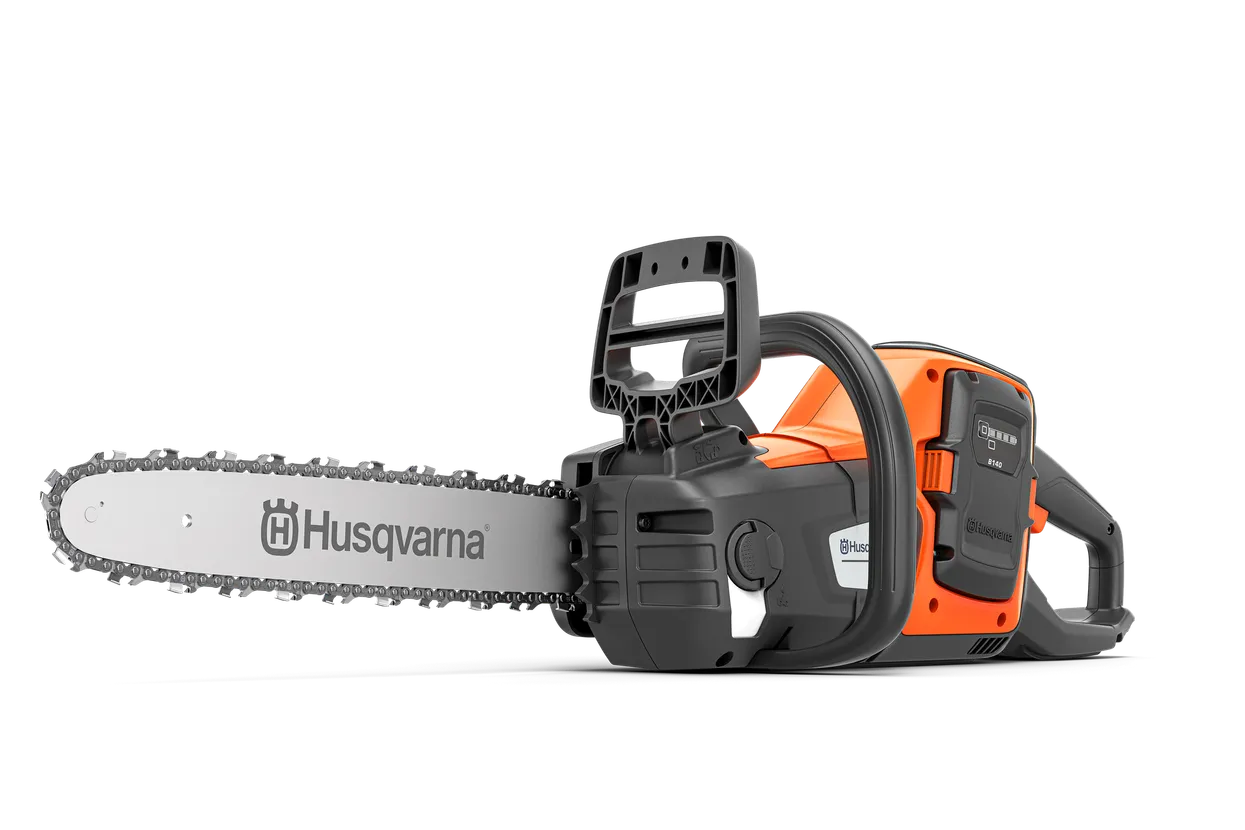 Husqvarna 230i su akumuliatoriumi ir įkrovikliu