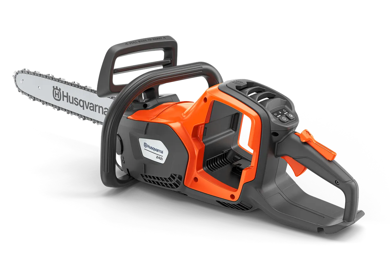 Husqvarna 242i su akumuliatoriumi ir įkrovikliu